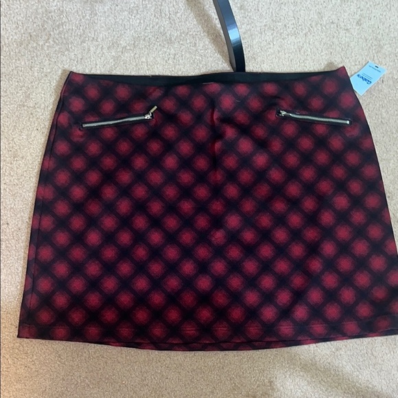 Maurice Stylish Red and Black Women's Skirt Size 24W - Picture 1 of 8